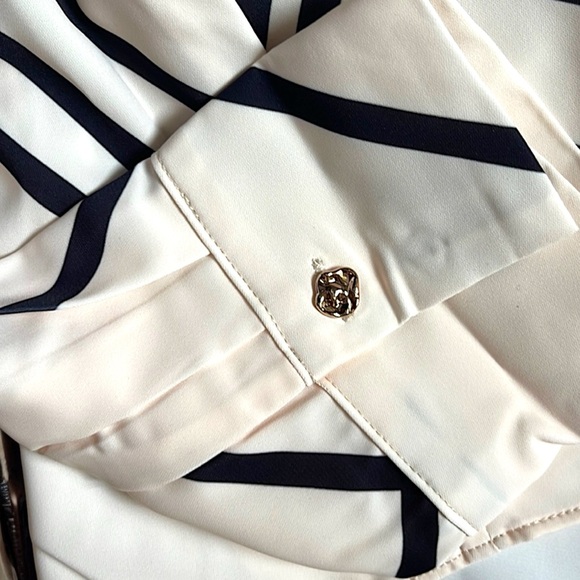 NWT Women's Geometric-Print Blouse - Picture 15 of 16